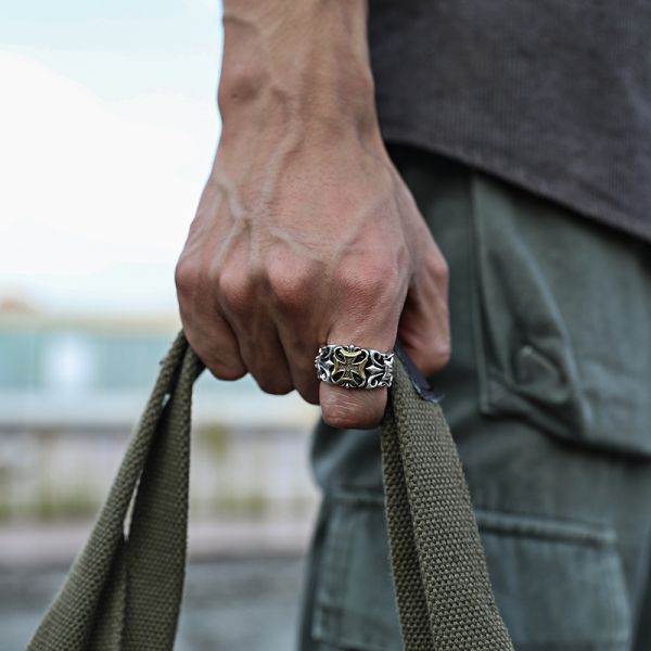 Effortlessly Elegant Garment with a Timeless Design