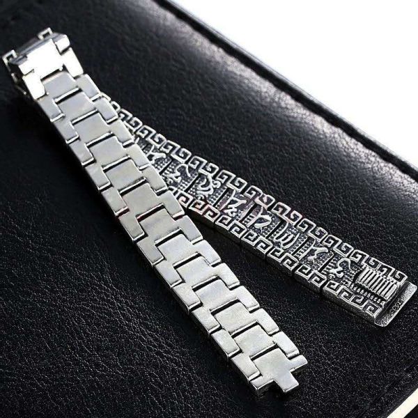Beautifully Crafted Garment in a Classic Style