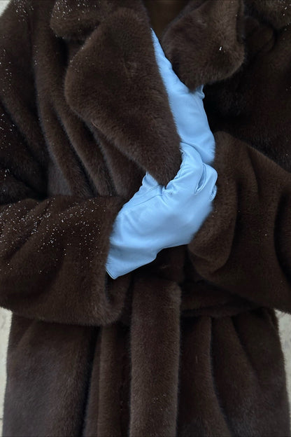 Well Tailored Coat with a Graceful Silhouette