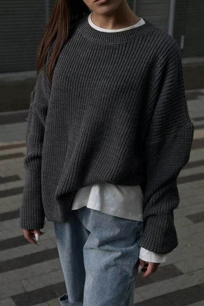 Effortlessly Elegant Sweater with a Timeless Design