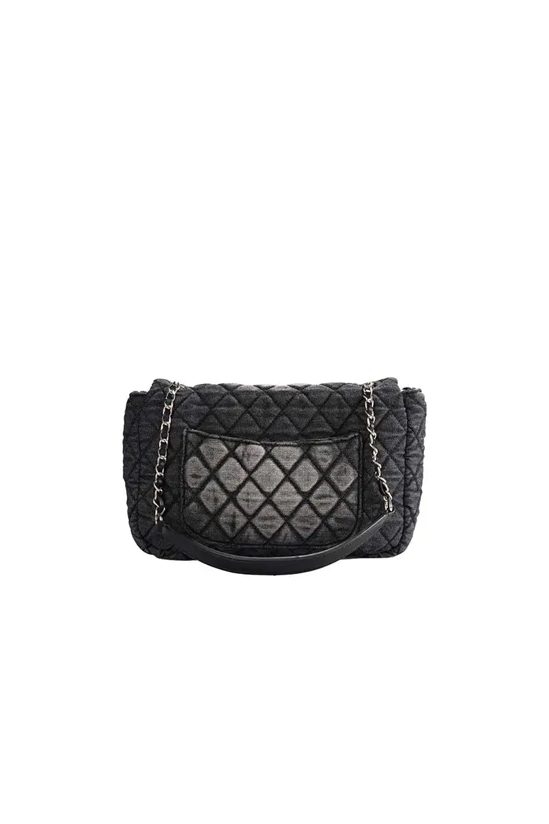 Well Tailored Bag with a Graceful Silhouette