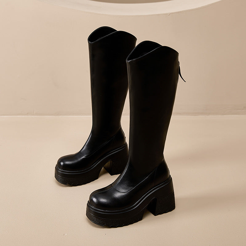 Effortlessly Elegant Boots with a Timeless Design