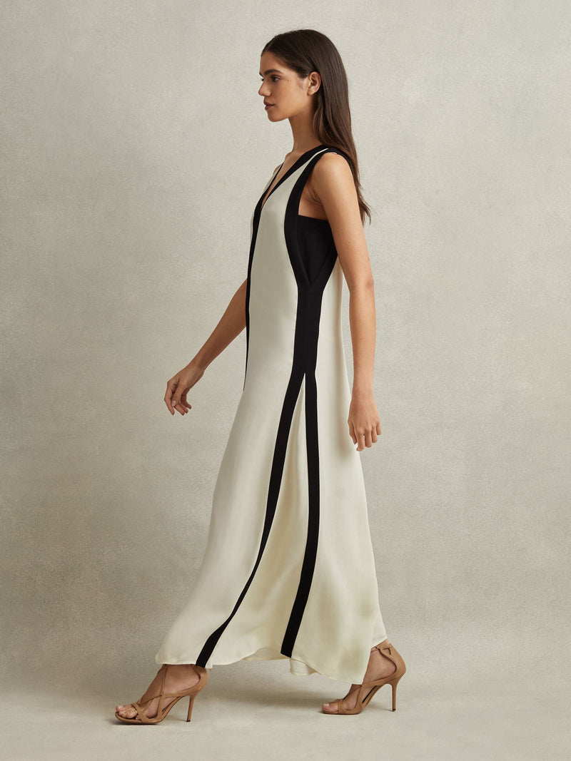 Well Tailored Dress with a Graceful Silhouette