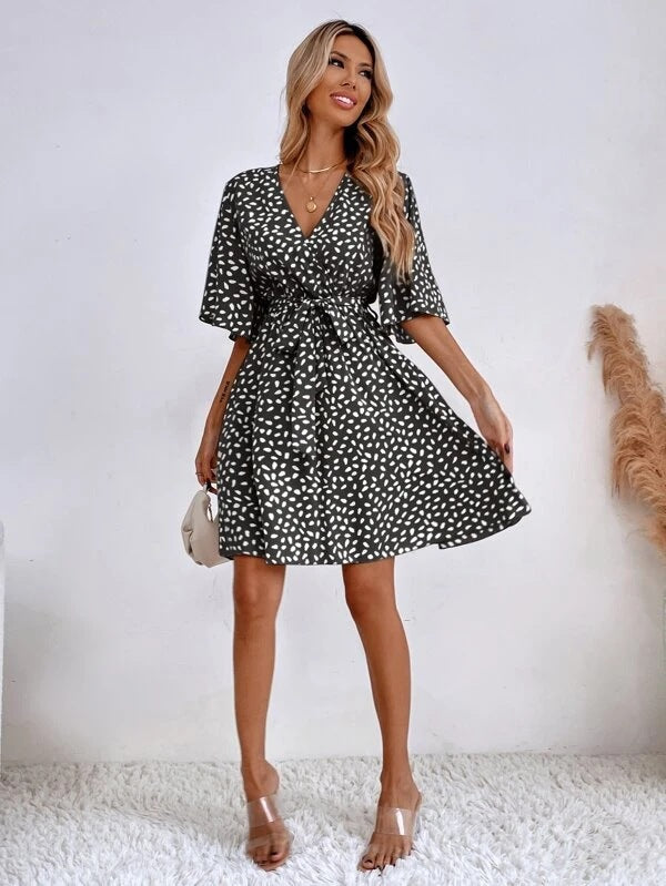 Effortlessly Elegant Dress with a Timeless Design