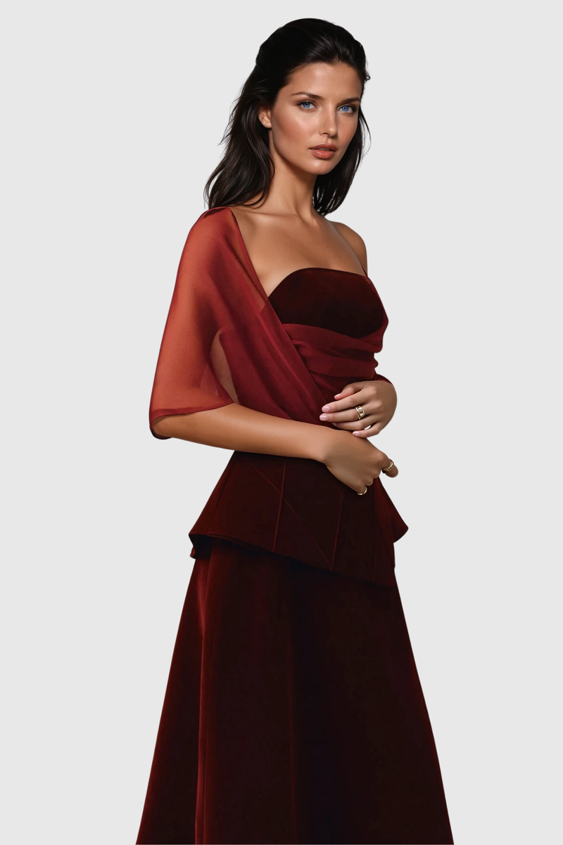 Well Tailored Dress with a Graceful Silhouette
