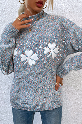 Well Tailored Sweater with a Graceful Silhouette