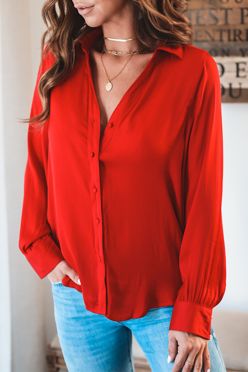 Well Tailored Top with a Graceful Silhouette