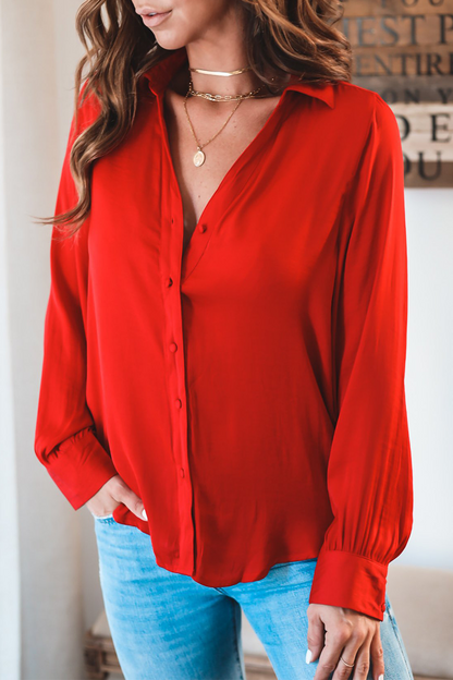 Well Tailored Top with a Graceful Silhouette