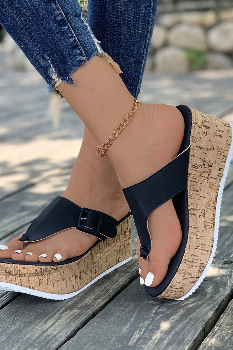 Effortlessly Elegant Sandals with a Timeless Design