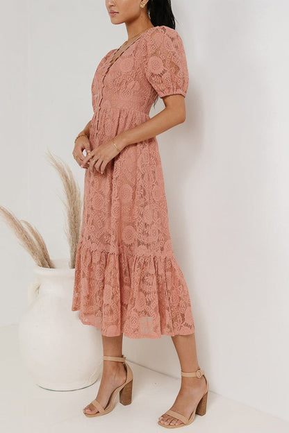 Well Tailored Dress with a Graceful Silhouette