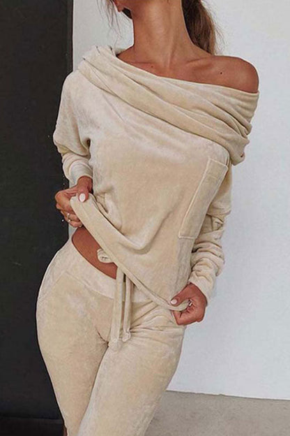 Effortlessly Elegant Pants with a Timeless Design