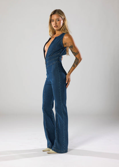 Sophisticated Garment with a Clean Classic Look