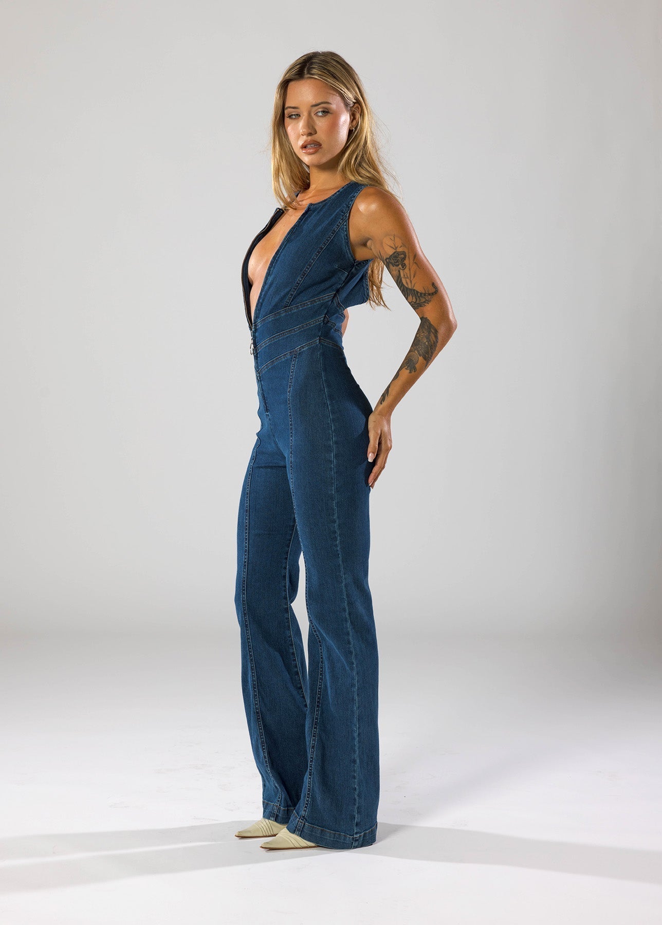 Effortlessly Elegant Garment with a Timeless Design