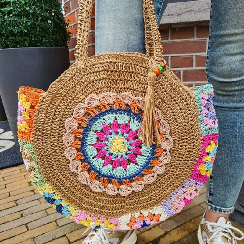 Well Tailored Bag with a Graceful Silhouette