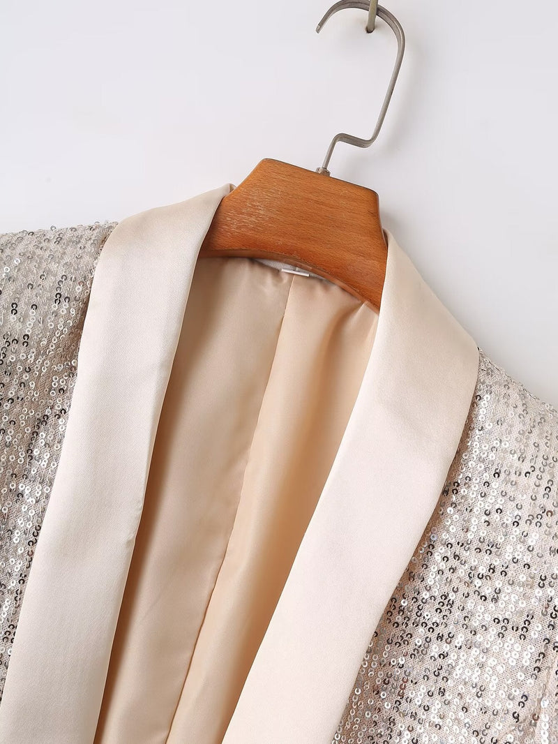 Classic Vintage Coat with a Flattering Fit