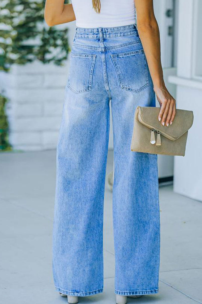Well Tailored Trousers with a Graceful Silhouette