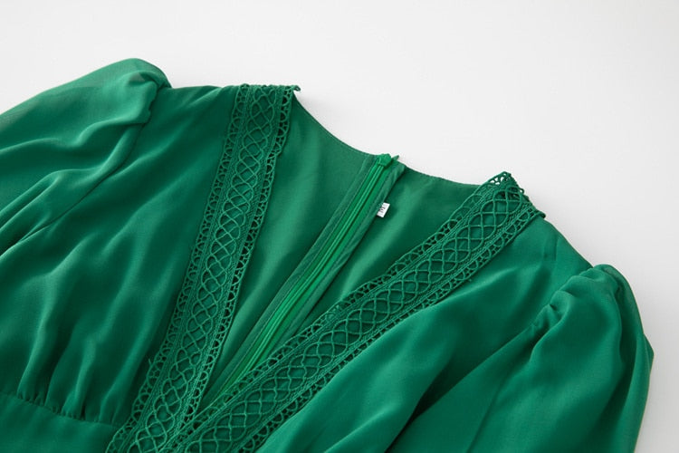 Well Tailored Dress with a Graceful Silhouette