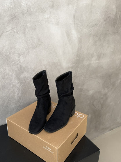 Beautifully Finished Boots in a Timeless Design
