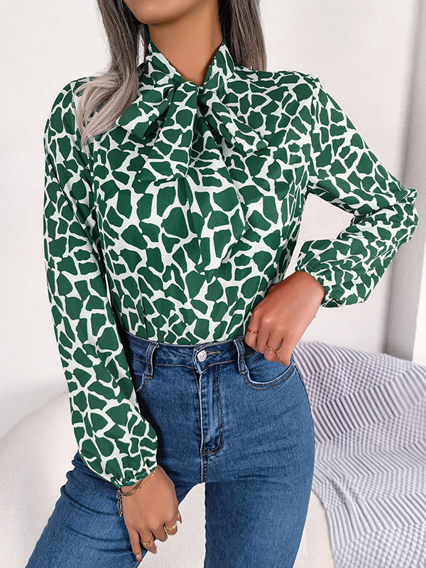 Well Tailored Blouse with a Graceful Silhouette