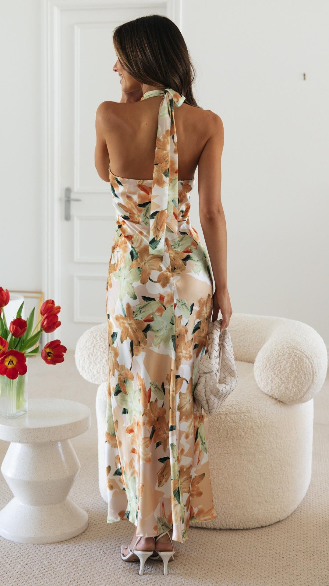 Beautifully Finished Dress in a Timeless Design