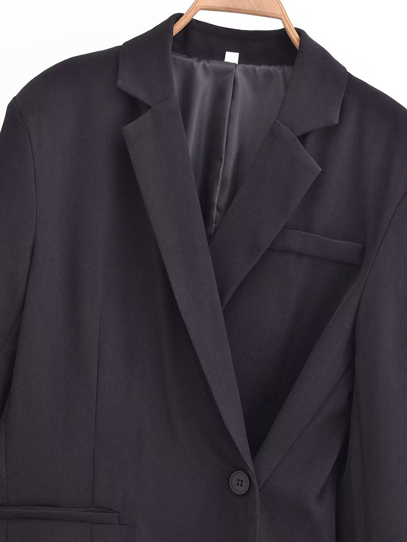 Effortlessly Elegant Garment with a Timeless Design