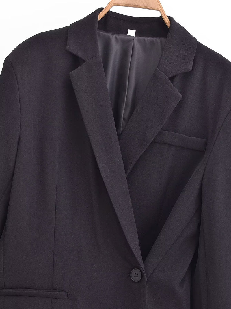 Effortlessly Elegant Garment with a Timeless Design