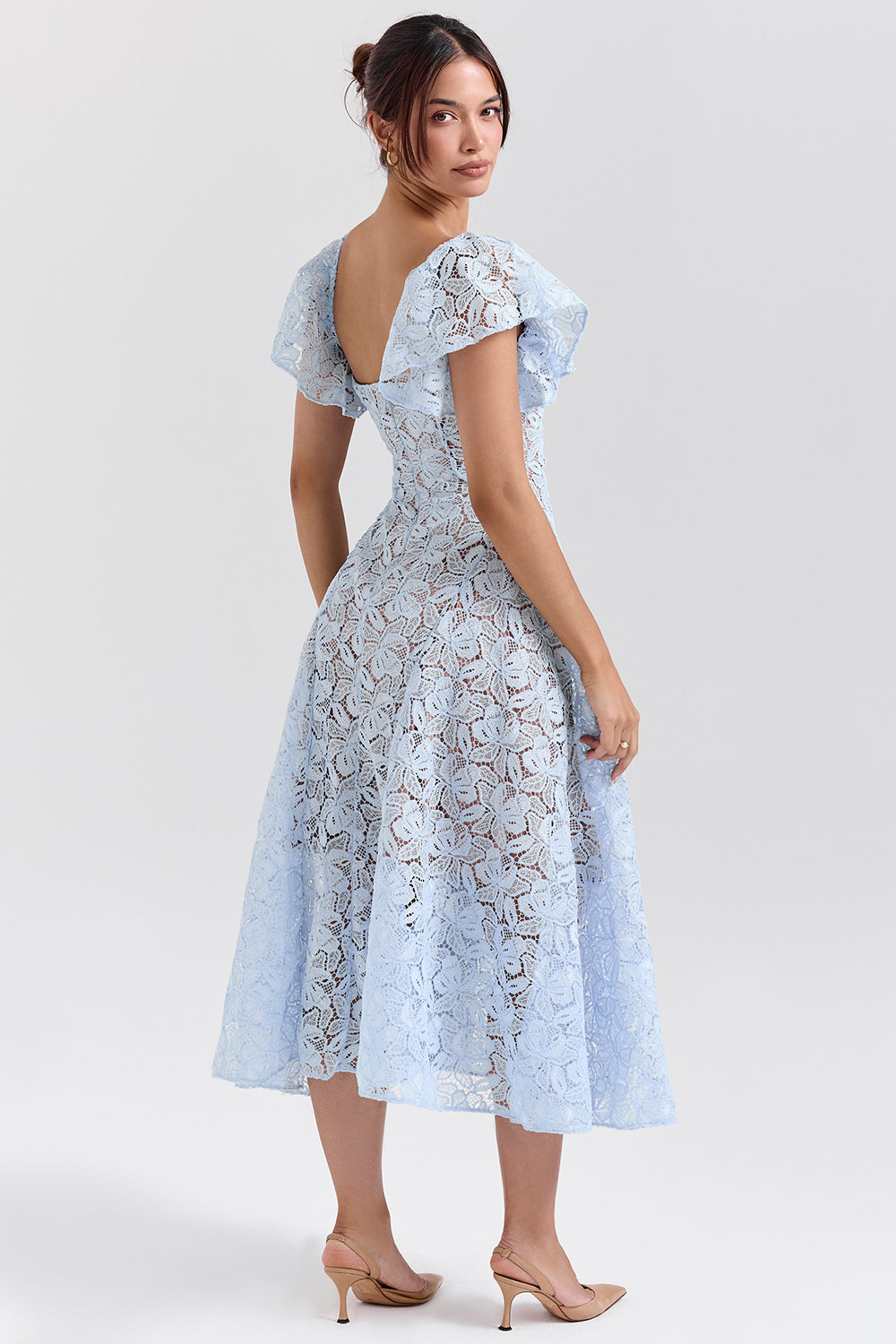 Well Tailored Dress with a Graceful Silhouette