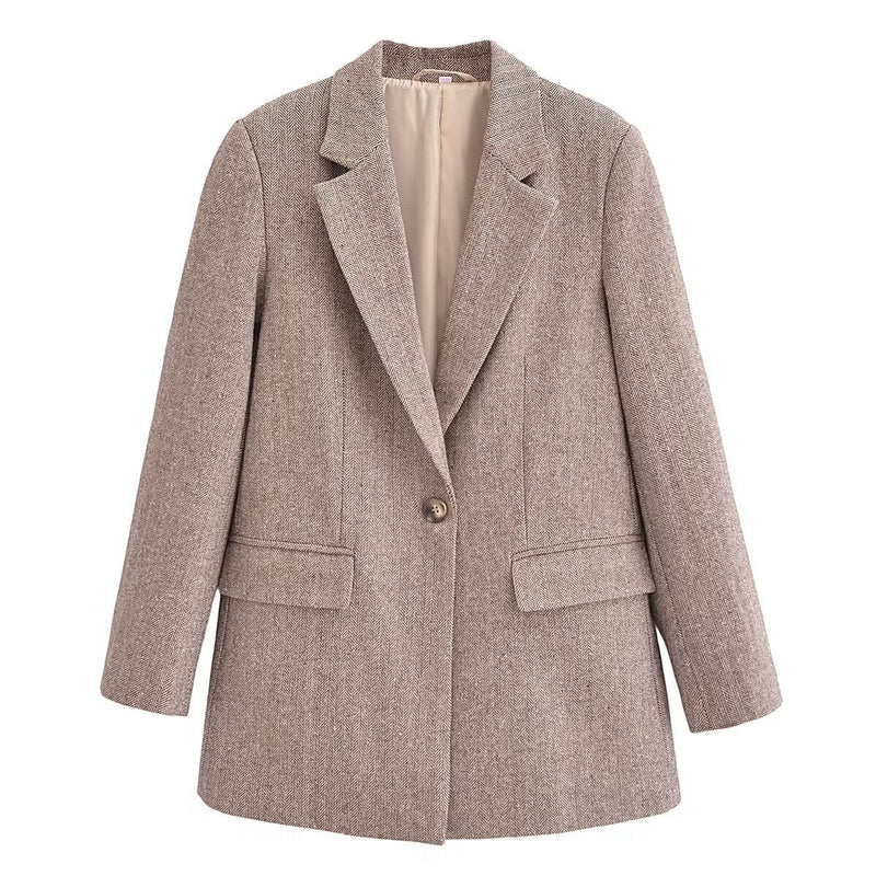 Well Tailored Garment with a Graceful Silhouette