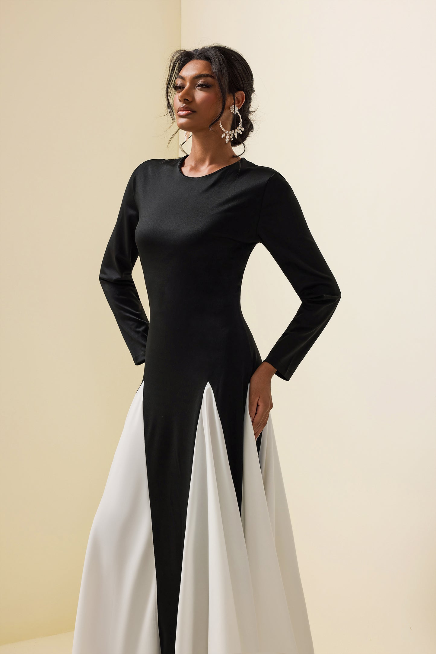 Beautifully Crafted Dress in a Classic Style