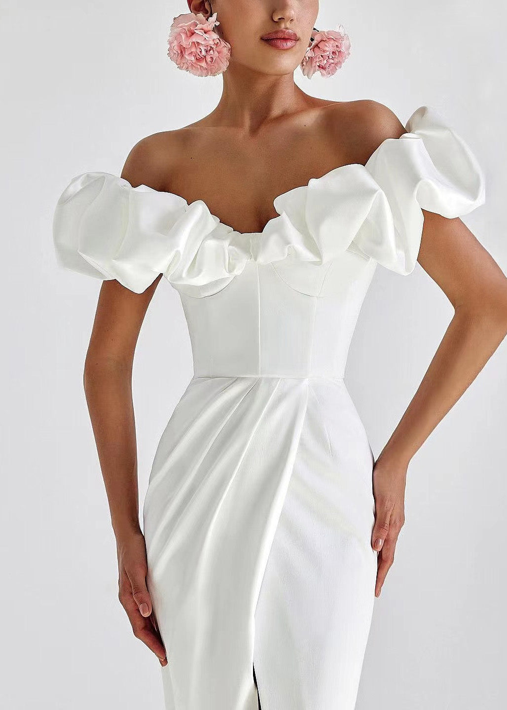 Beautifully Finished Dress in a Timeless Design