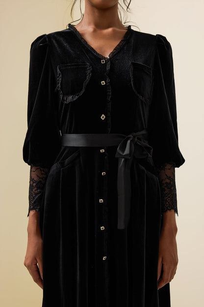 Classic Vintage Dress with a Flattering Fit