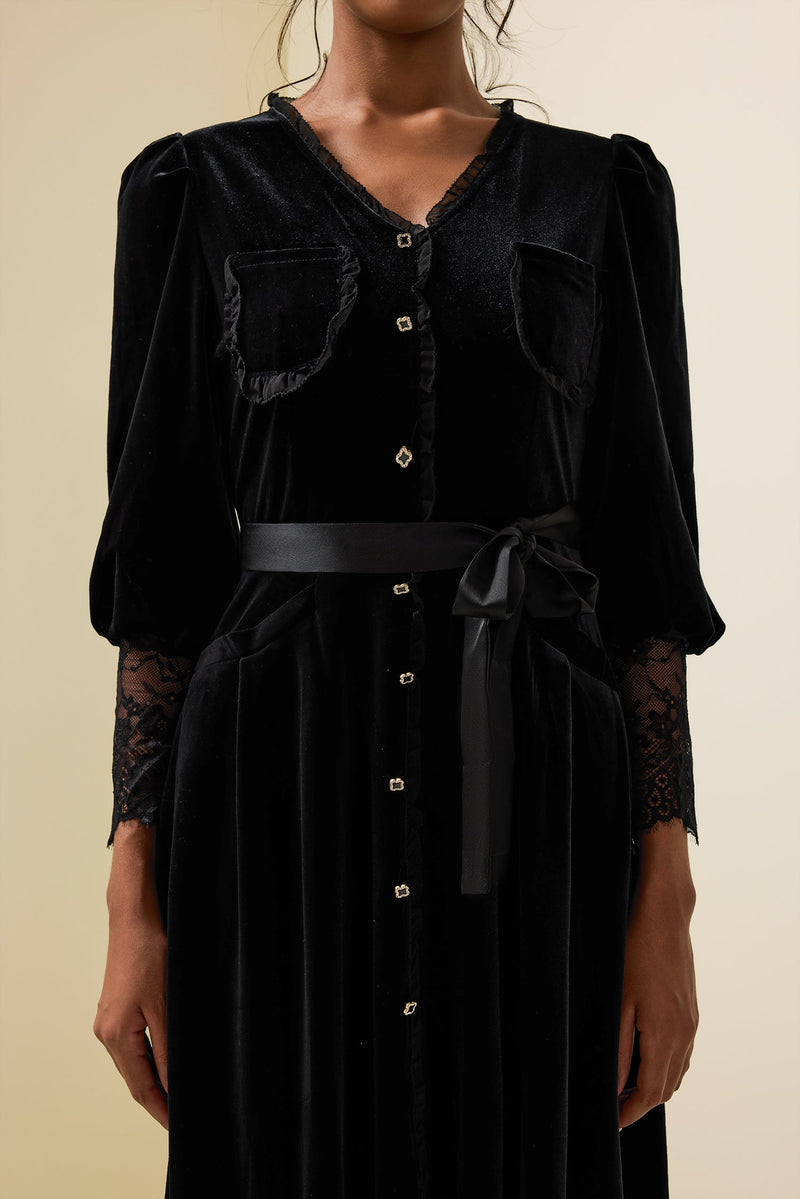 Classic Vintage Dress with a Flattering Fit