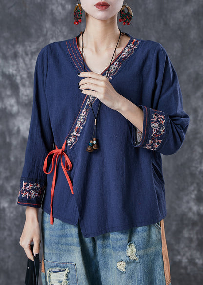 Classic Vintage Blouse with a Flattering Fit