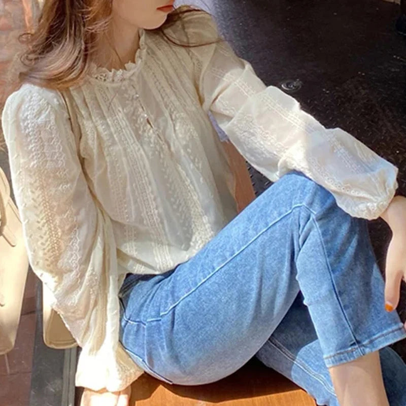 Well Tailored Blouse with a Graceful Silhouette