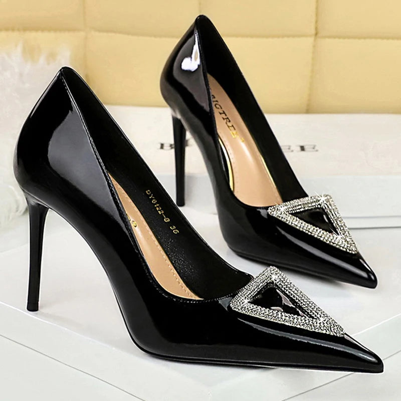 Gracefully Styled Garment for Any Occasion