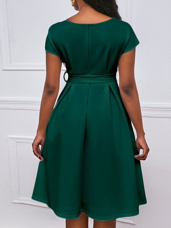Well Tailored Dress with a Graceful Silhouette