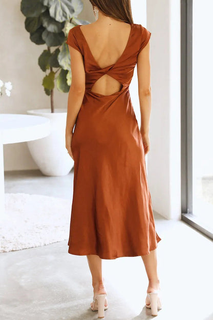 Well Tailored Dress with a Graceful Silhouette