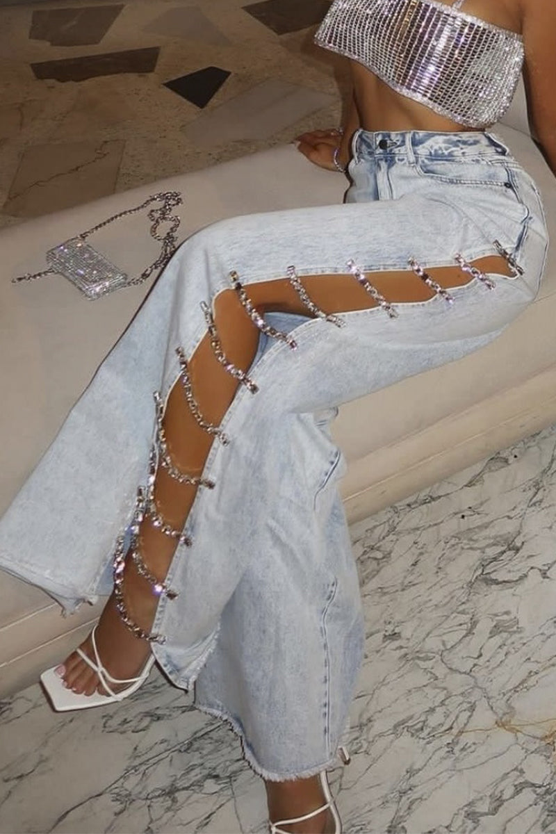 Effortlessly Elegant Garment with a Timeless Design