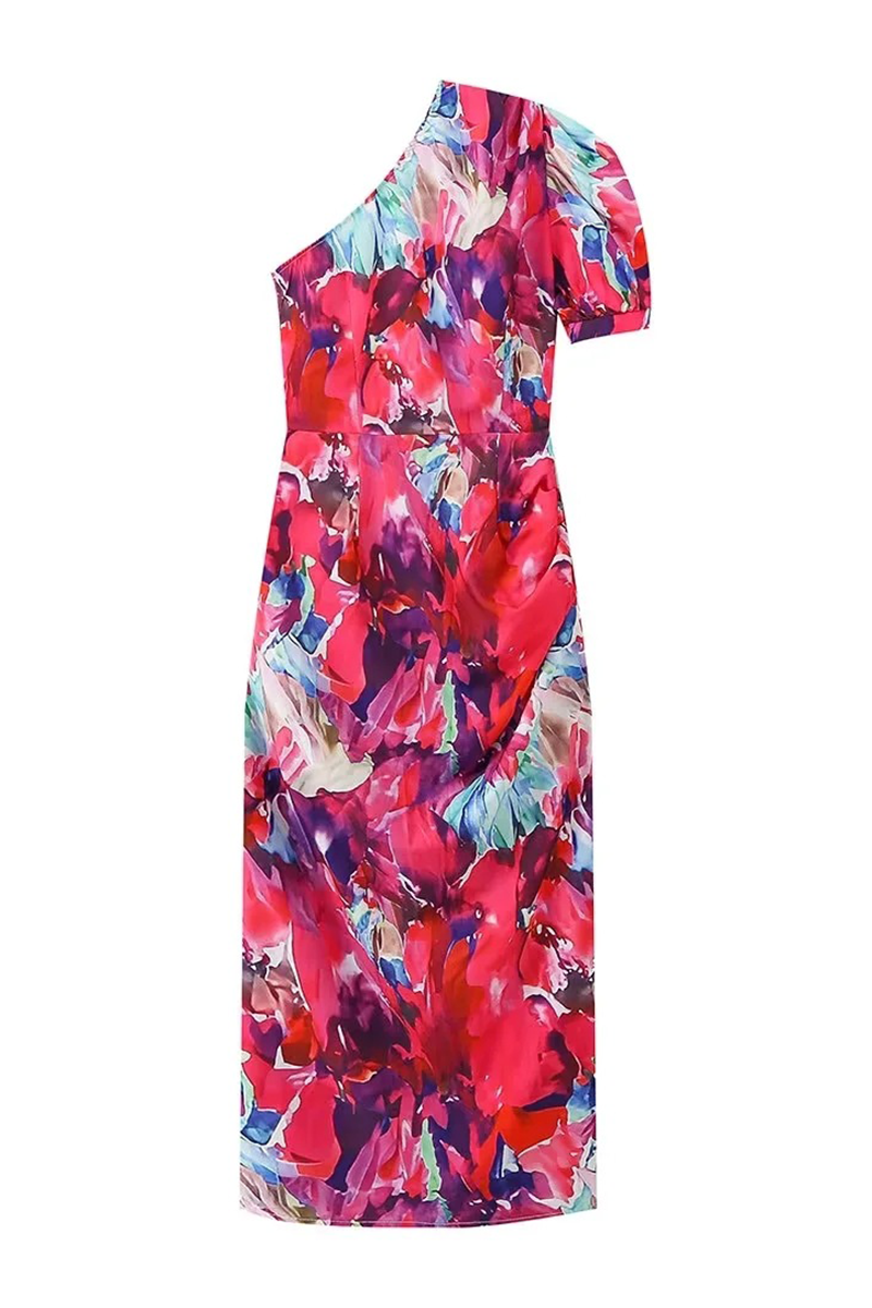 Well Tailored Dress with a Graceful Silhouette