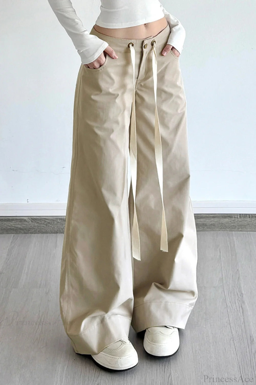 Well Tailored Pants with a Graceful Silhouette