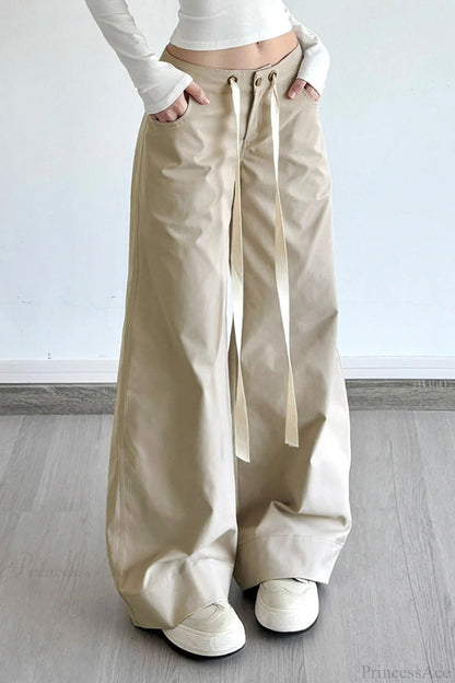 Well Tailored Pants with a Graceful Silhouette