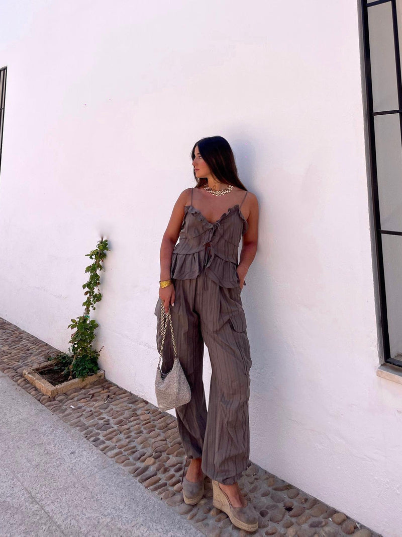 Well Tailored Pants with a Graceful Silhouette