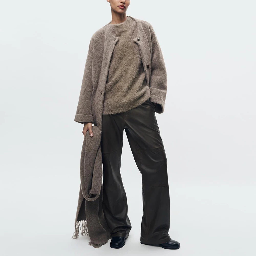 Well Tailored Coat with a Graceful Silhouette