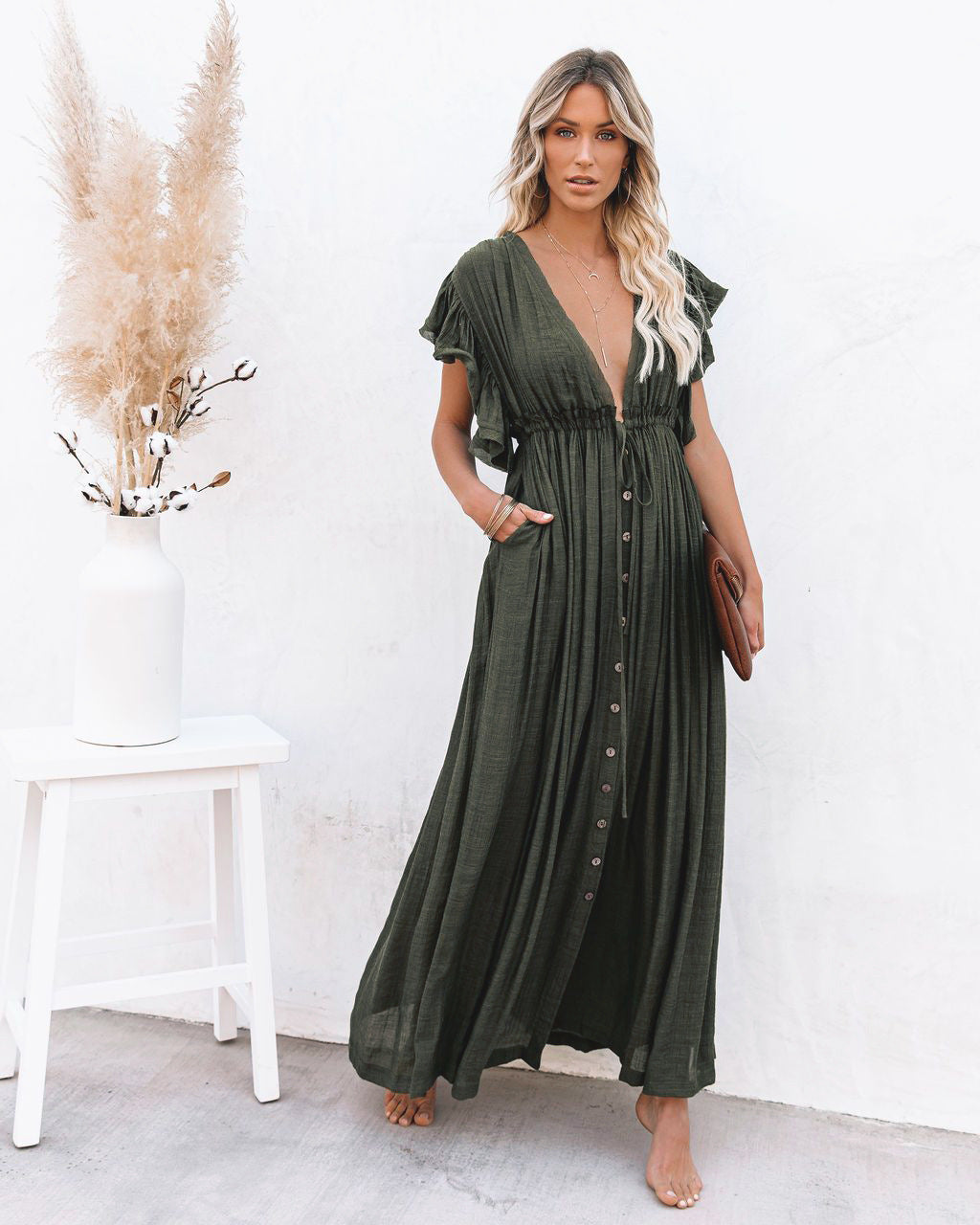 Beautifully Finished Dress in a Timeless Design