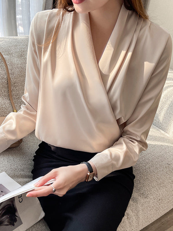 Classic Vintage Blouse with a Flattering Fit