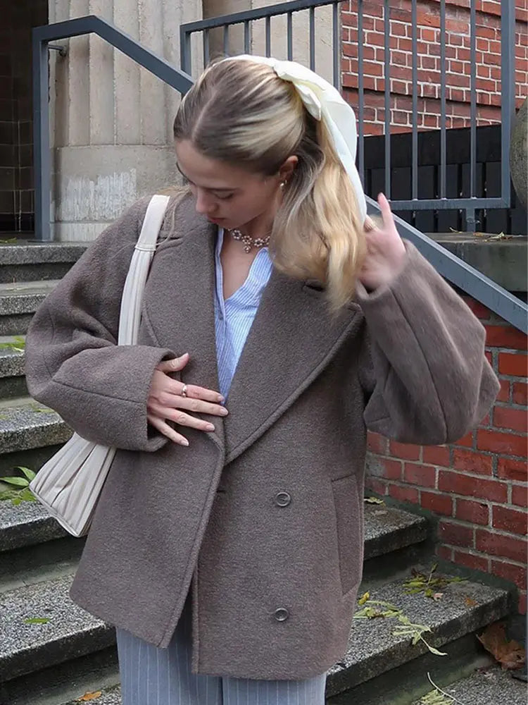 Well Tailored Coat with a Graceful Silhouette