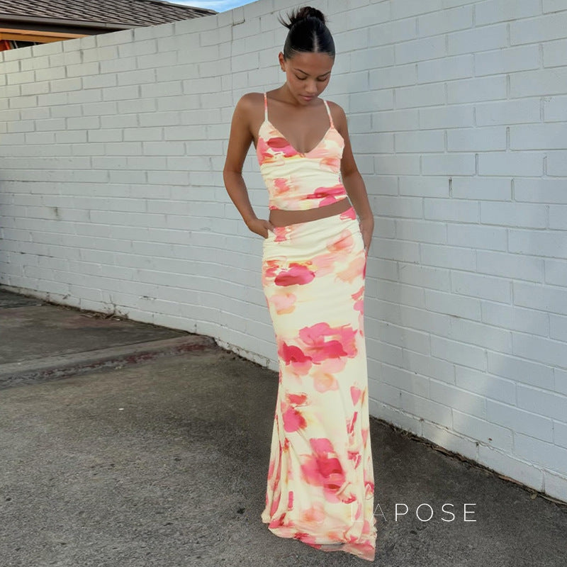 Effortlessly Elegant Garment with a Timeless Design