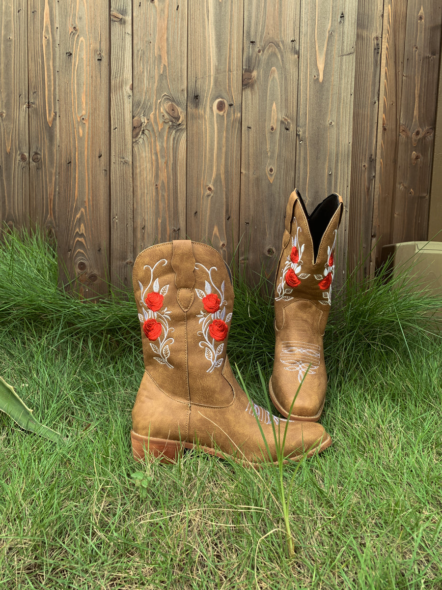 Beautifully Finished Boots in a Timeless Design