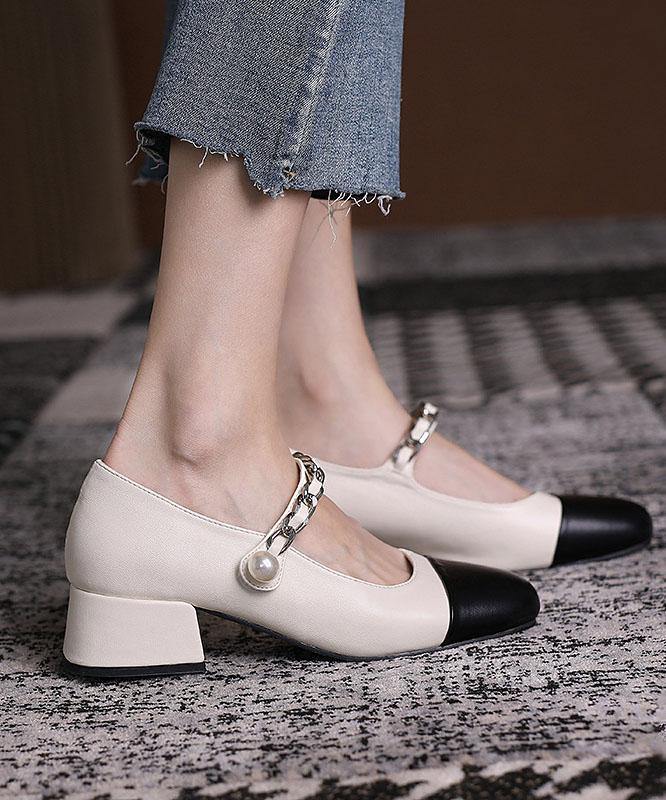 Effortlessly Elegant Heels with a Timeless Design