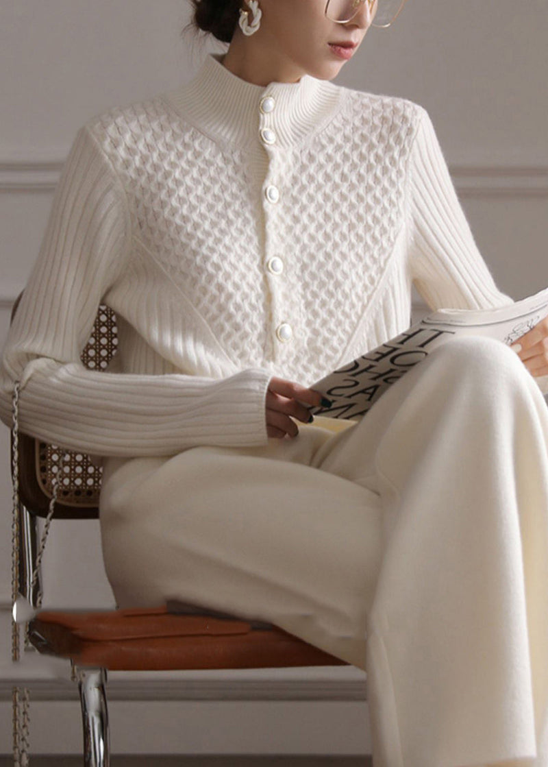 Effortlessly Elegant Sweater with a Timeless Design